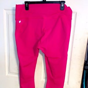 Fabletics POWERHOLD STYLE, size XL….magenta pink capri leggings!